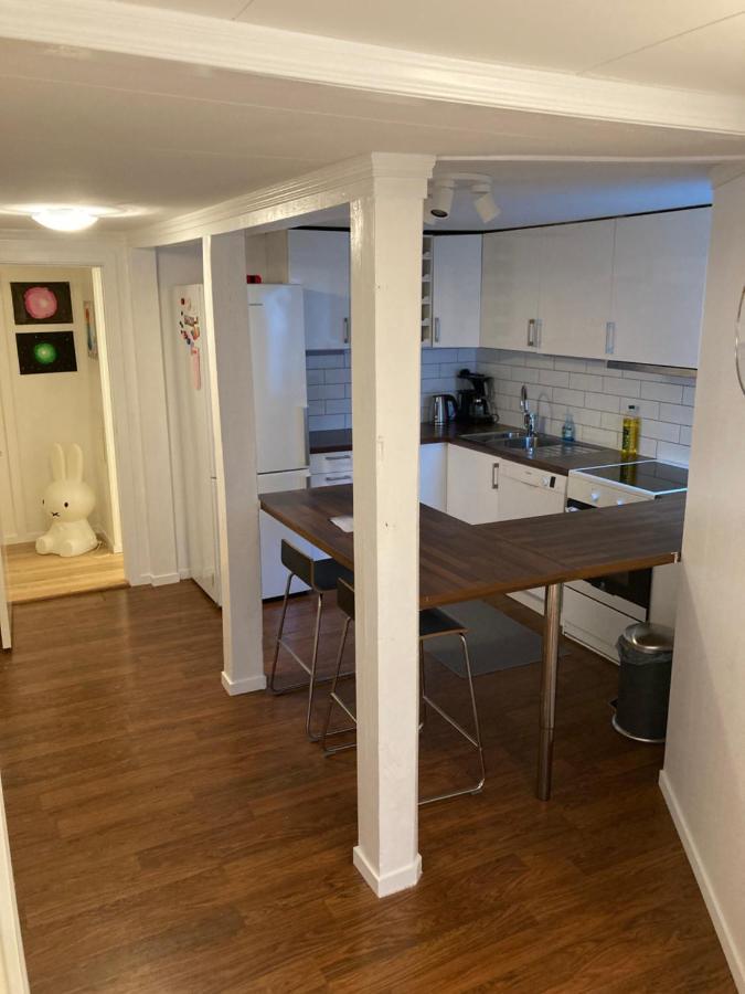 Kjellerleilighet - Naert Haukeland Sykehus. Apartamento Bergen